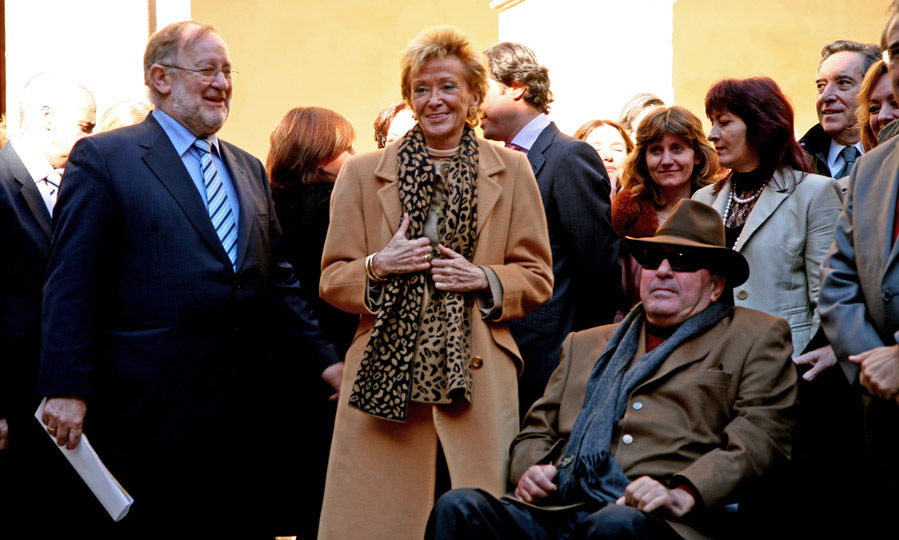 Fernando González Urbaneja, María Teresa Fernández de la Vega y Manu Leguineche. Foto: Miguel Ángel Benedicto.